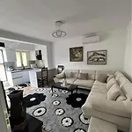Flat In Berat's Center & Great Terrace *