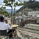 Flat In Berat's Center & Great Terrace 베라트