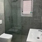 Flat In Berat's Center & Great Terrace Alloggio in famiglia *