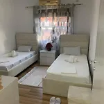 Flat In Berat's Center & Great Terrace Alloggio in famiglia