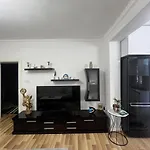 Flat In Berat's Center & Great Terrace 홈스테이 *