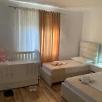 Flat In Berat's Center & Great Terrace Alloggio in famiglia