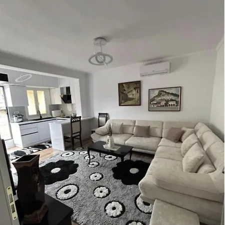 Flat In Berat's Center & Great Terrace *