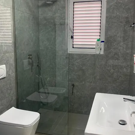 Flat In Berat's Center & Great Terrace Accommodatie bij particulieren *