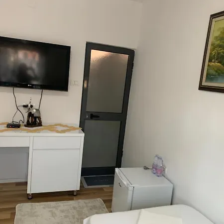 Flat In Berat's Center * ベラト