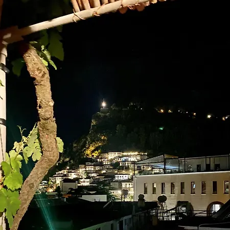Flat In Berat's Center & Great Terrace Berat