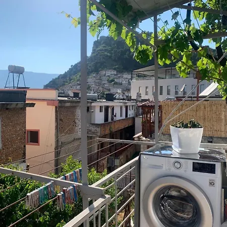 Flat In Berat's Center & Great Terrace Quarto em Acomodações Particulares