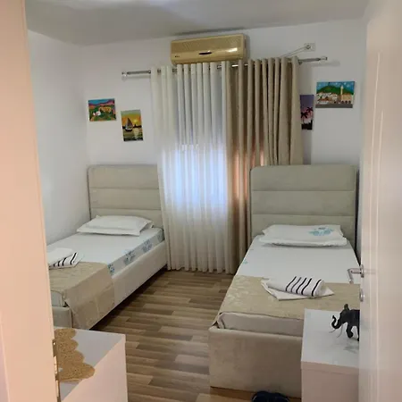 Flat In Berat's Center & Great Terrace Accommodatie bij particulieren *