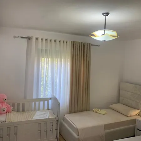Flat In Berat's Center & Great Terrace 홈스테이 *