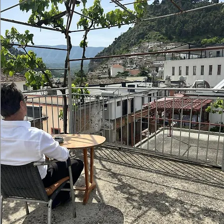 Проживание в семье Flat In Berat's Center Берат