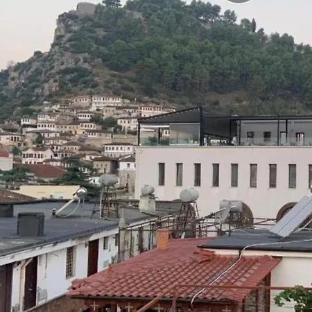 Flat In Berat's Center Quarto em Acomodações Particulares Berati