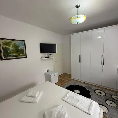 Flat In Berat's Center Проживание в семье Берат