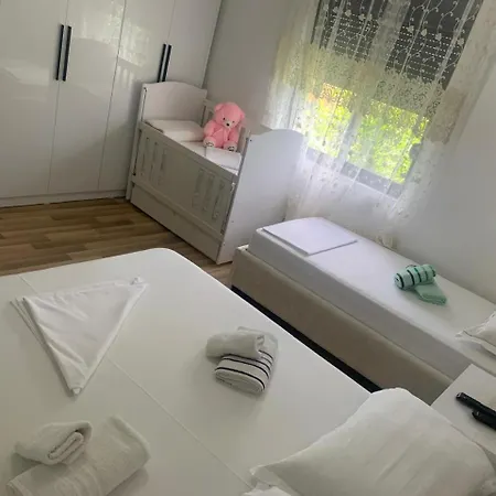 Flat In Berat's Center Проживание в семье *