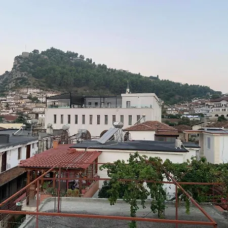 Flat In Berat's Center 培拉特